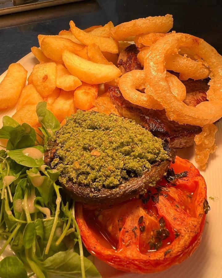 ホテル The Beresford Arms モーペス エクステリア 写真